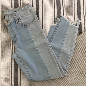 Light Wash Jegging Crop Jeans